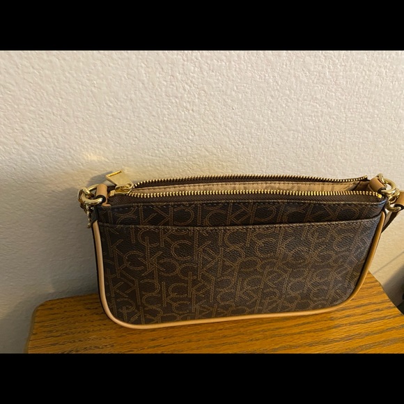 Michael Kors purses, wallet. CK purse and wristlet. EXCELLENT, Near new - Picture 9 of 10